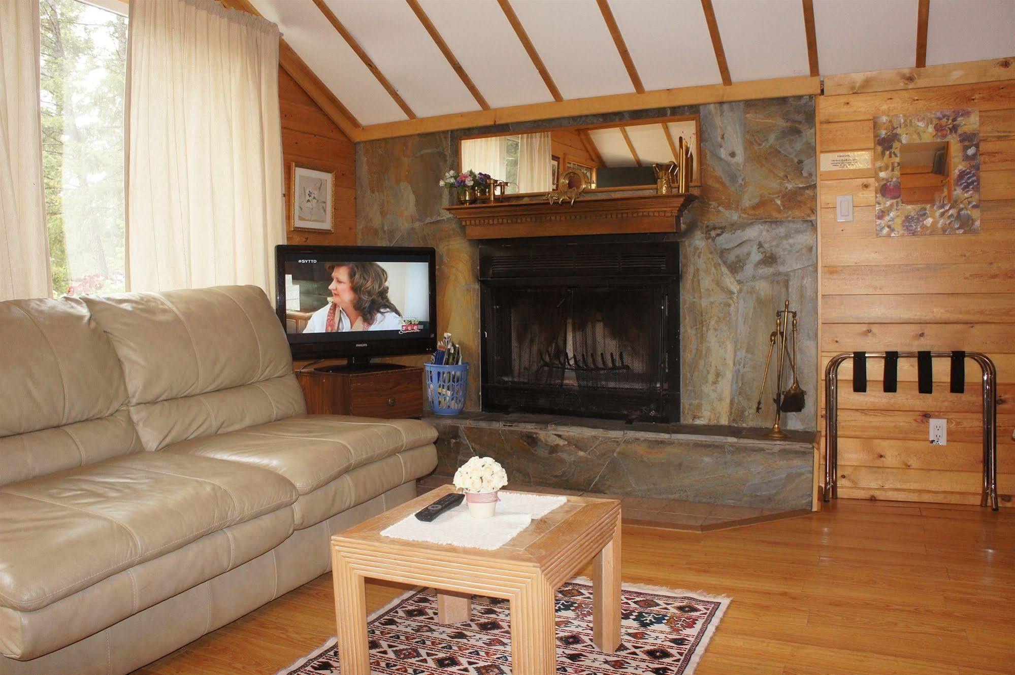 Fairmont Mountain Bungalows Fairmont Hot Springs Buitenkant foto