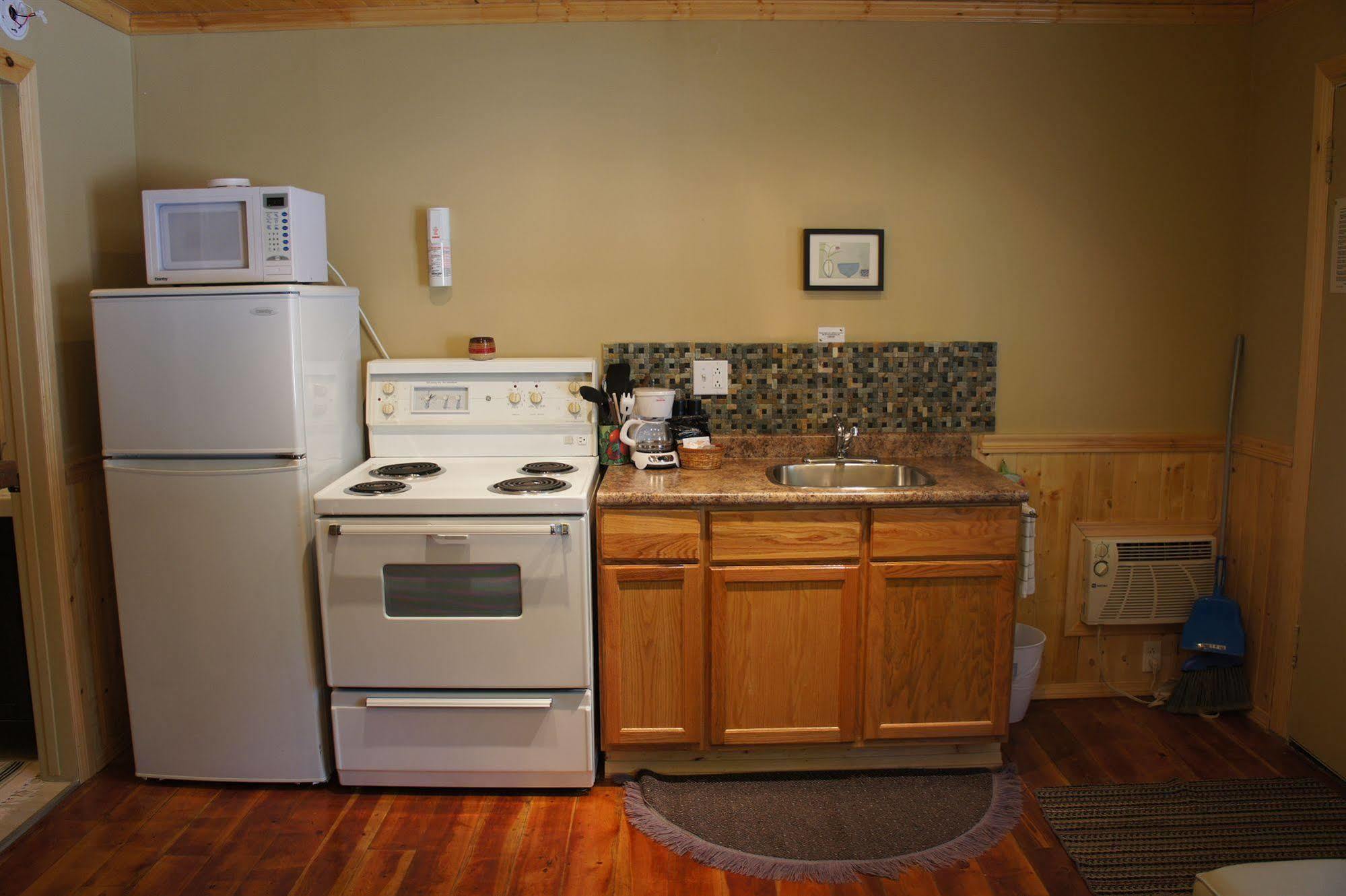 Fairmont Mountain Bungalows Fairmont Hot Springs Buitenkant foto