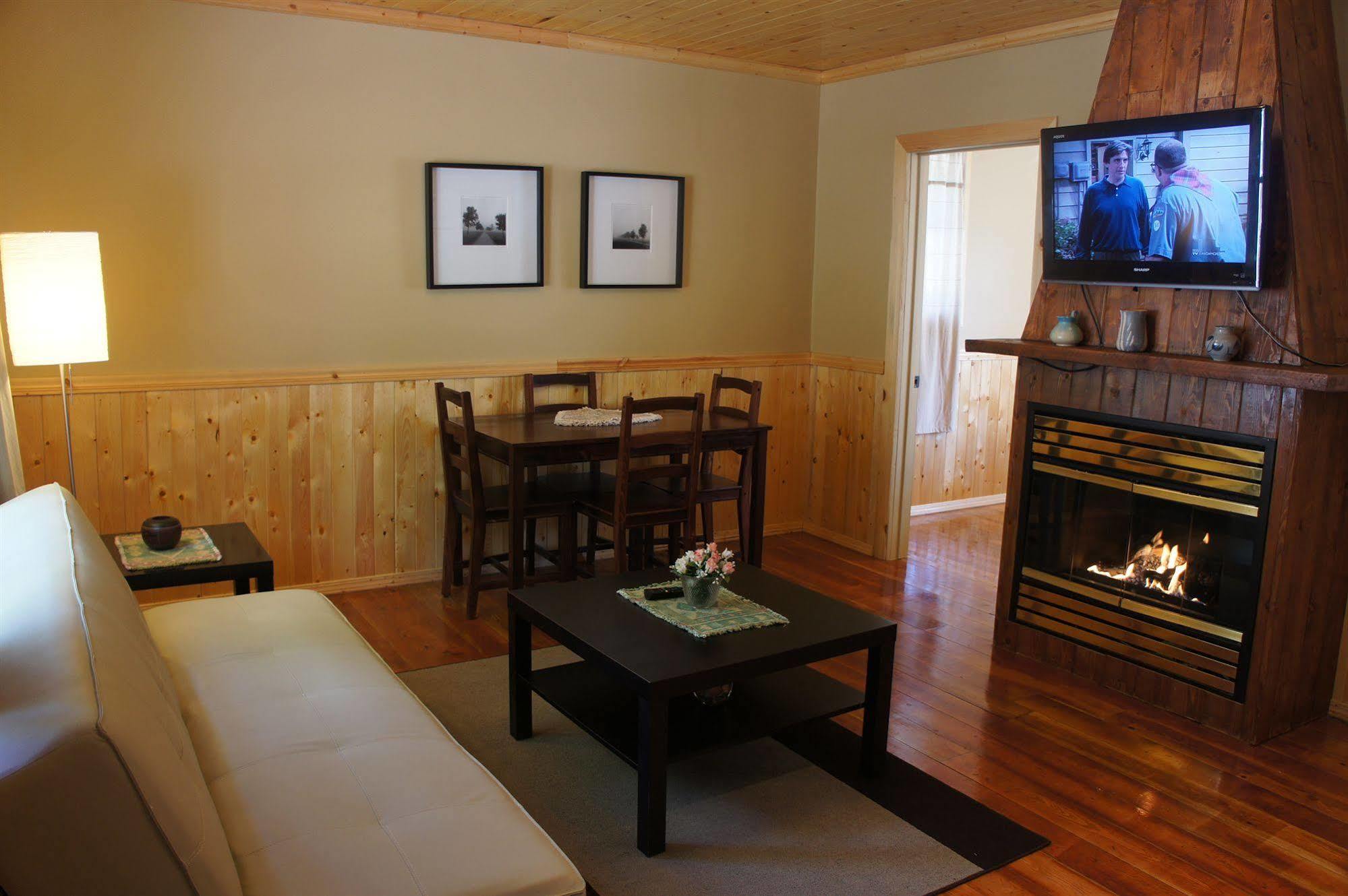 Fairmont Mountain Bungalows Fairmont Hot Springs Buitenkant foto